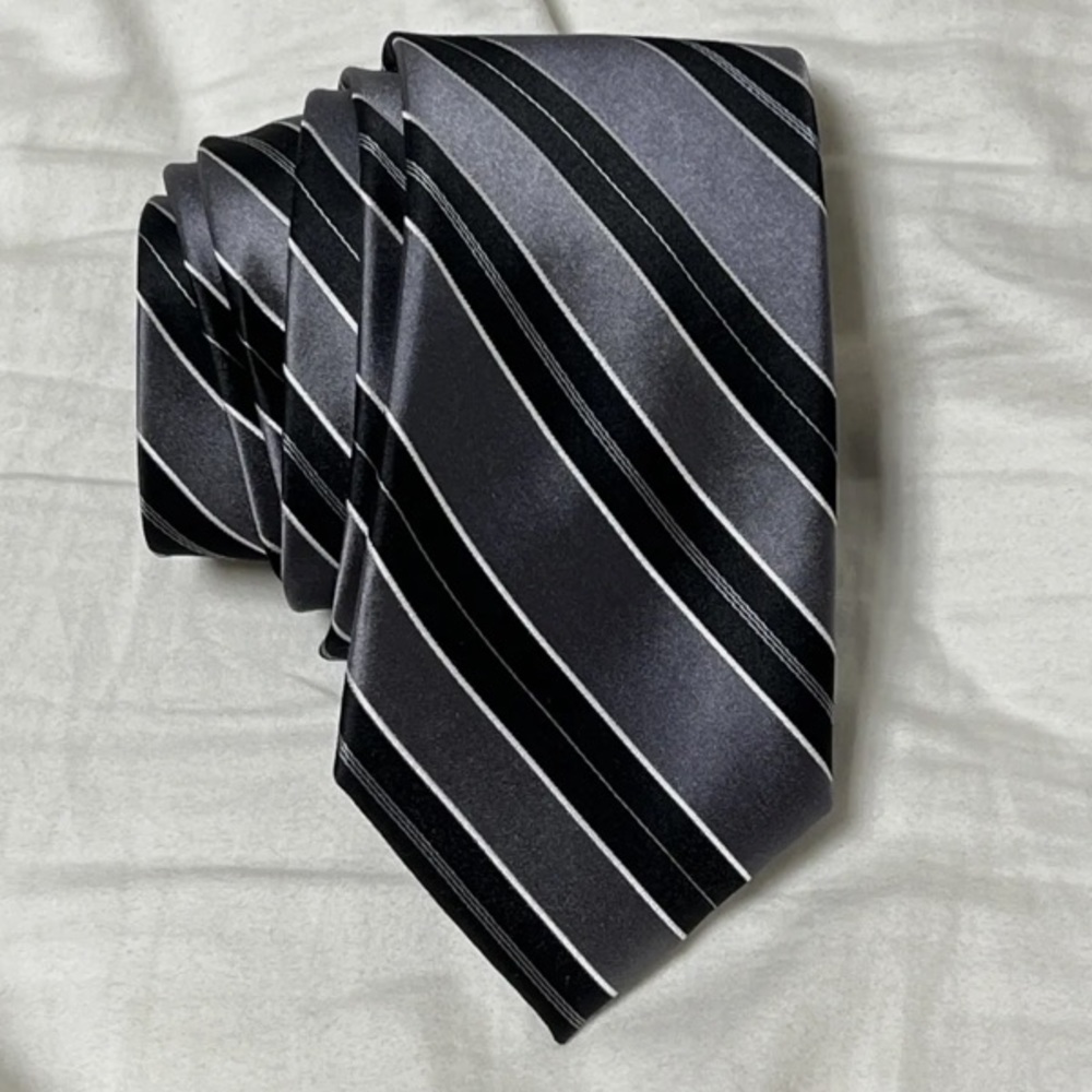 Club Room Necktie￼ Gray￼ Trumbull Striped 100% Silk